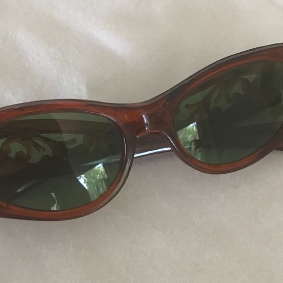 1950s Faux Tortoise Shell Carved Sunglasses w/ Green Lenses - Pin Up Sunglasses - Picture 2 of 5